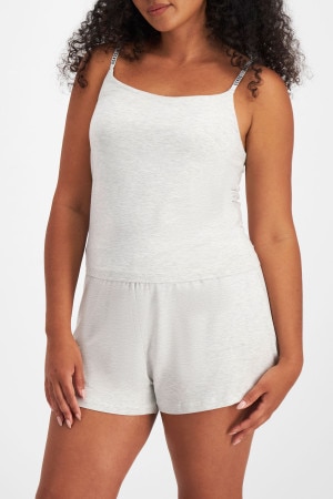 Larissa (She/Her) wears size Large and is 170.18cm tall with 90.17cm chest and 79.756cm waist