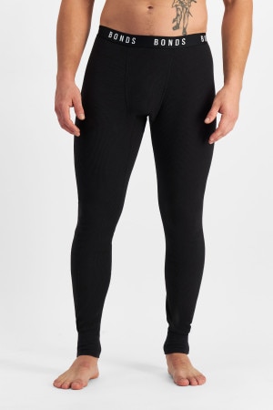 JOSH (He/Him) wears size M and is 185.48cm tall with 99cm chest and 81cm waist