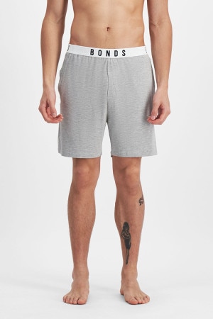 Xin (He/Him) wears size Medium and is 184cm tall with cm chest and 30cm waist