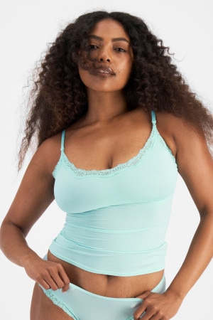 Cassaera (She/Her) wears size 14 and is 180cm tall with 107cm chest and 82cm waist