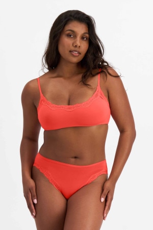 Camryn (She/Her) wears size 10 and is 106cm tall with 95cm chest and 74cm waist