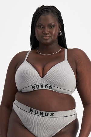 Nyapal (She/Her) wears size 18 and is 182cm tall with 121cm chest and 111cm waist